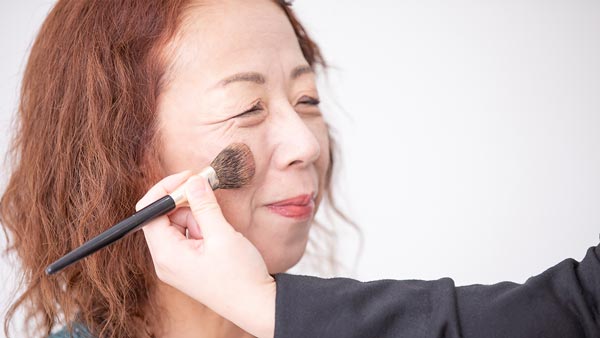 How to become a makeup artist